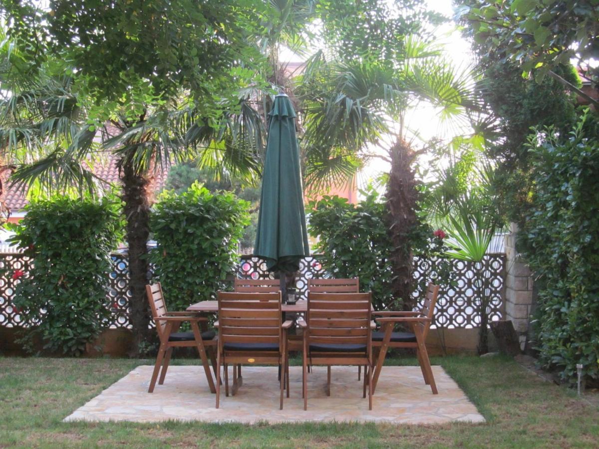 Apartments Zvezdica*** With Garden Zambratija  Ngoại thất bức ảnh
